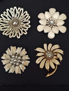 Vintage-Inspired White Floral Brooch Collection - Set of 4